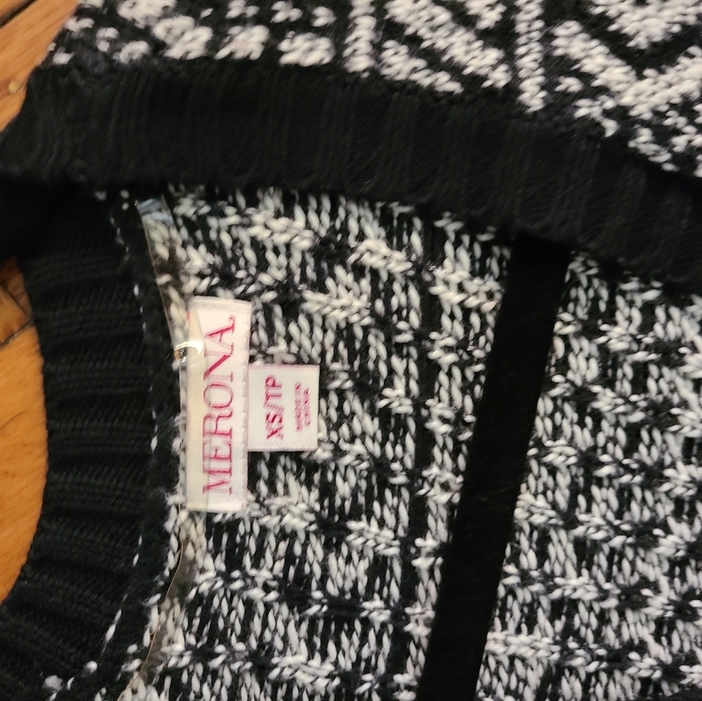 New cardigan black and white hp🔥🔥🔥🔥 - Picture 3 of 3